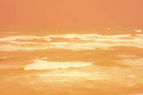 Mar cais ondas grandes — Fotografia de Stock