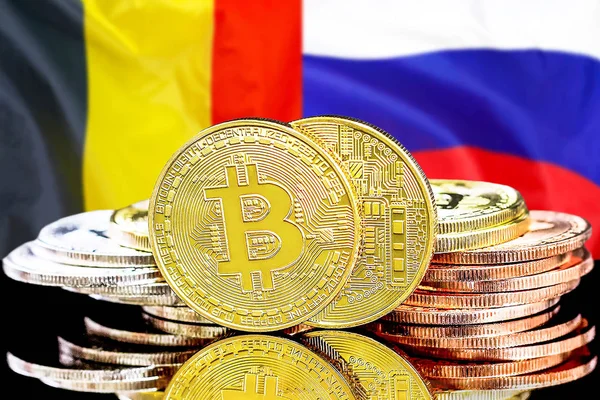 Bitcoins Belçika ve Rusya bayrak arka plan üzerinde