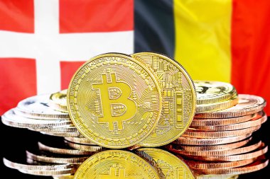 Belçika ve Danimarka bayrak arka planda Bitcoins