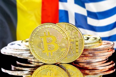 Bitcoins Belçika ve Yunanistan bayrak arka plan üzerinde