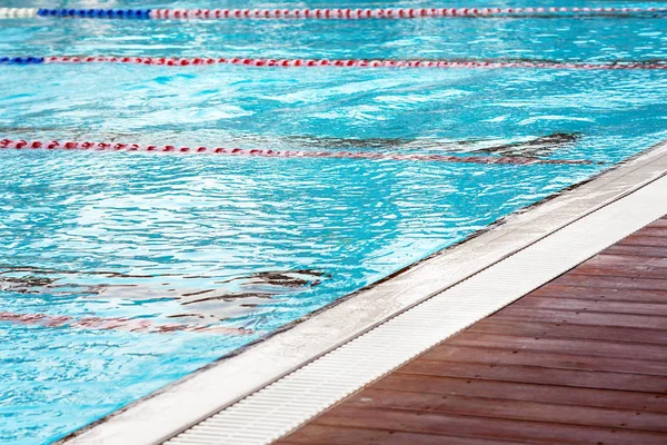 Piscina com pistas — Fotografia de Stock