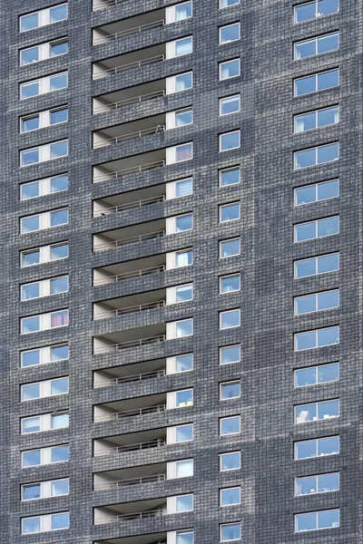 Fenster eines Backsteingebäudes. Abstraktion. — Stockfoto