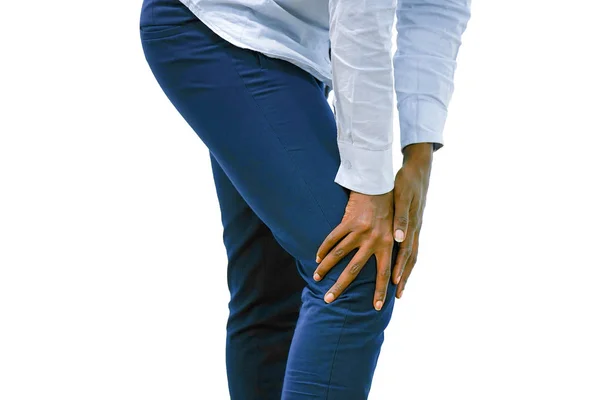 Dolor en las rodillas de una mujer africana — Foto de Stock