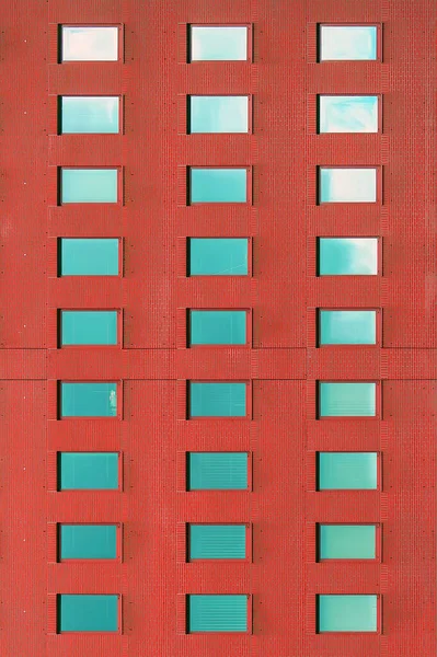 Fassade Einer Alten Roten Backsteinmauer Mit Fenstern Fassade Eines Bürogebäudes — Stockfoto