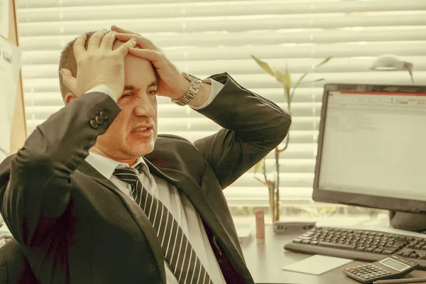 Empresário Ocupado Com Stress Dor Cabeça Escritório Estressado Irritado Com — Fotografia de Stock