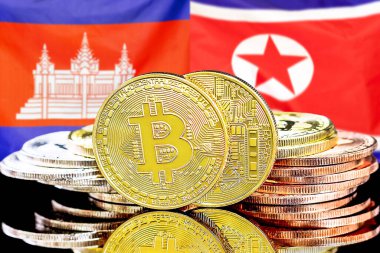 Kamboçya ve Kuzey Kore 'deki kripto para birimi ve engelleme teknolojisi yatırımcıları için konsept. Kamboçya ve Kuzey Kore bayrağının arka planında bitcoinler.