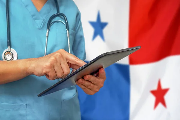 Chirurg Oder Arzt Mit Einem Digitalen Tablet Auf Dem Hintergrund — Stockfoto