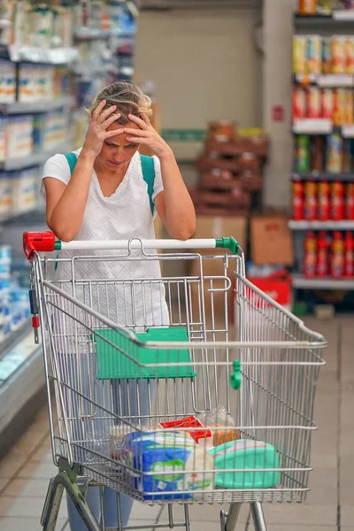 Upset Woman Supermarket Empty Shopping Trolley Crises Rising Prices Goods — Stock Photo, Image