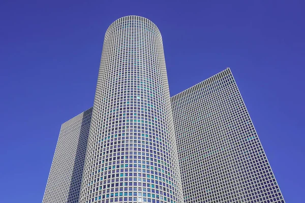 Edifícios Modernos Arranha Céus Brancos Contra Céu Azul Edifício Alto — Fotografia de Stock