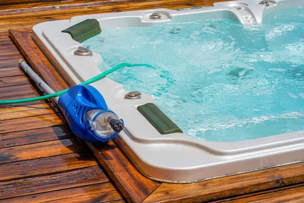 Uitzicht Open Werkende Hot Tub Zwembadreiniger Tijdens Zijn Werk Automatische — Stockfoto