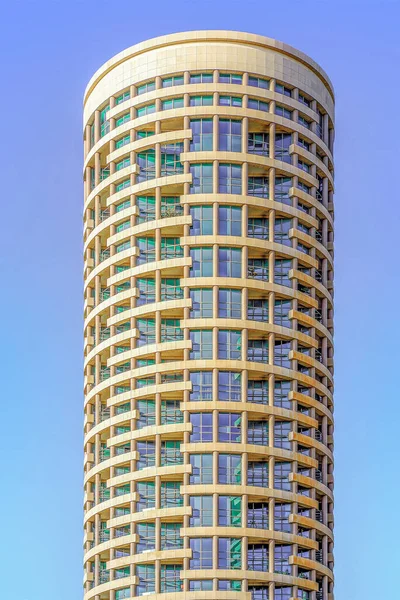 Nowoczesne Budynki Biurowe Drapaczy Chmur Przeciwko Błękitnemu Niebu Wysoki Budynek — Zdjęcie stockowe