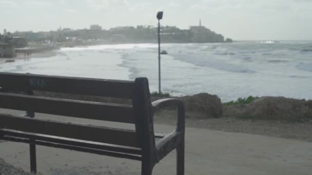 Close Una Panchina Con Vista Sulla Spiaggia Tel Aviv Jaffa — Video Stock