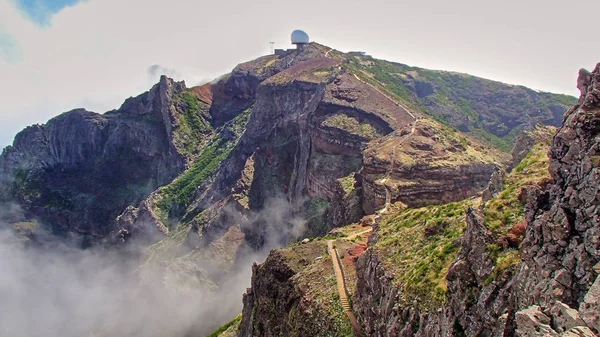 Bola Branca Observatório Nas Nuvens Nas Montanhas Ilha Atlântica Porugiesischen — Fotografia de Stock