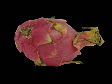 Kesme işlemi tamamen parlak renkli ejderha meyvesi pitahaya üzerinde kara ba