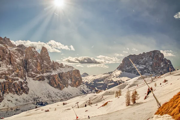 Wonderful Sun Snowy Ski Slopes Front Rock Formations Called Sella — Stock Photo, Image