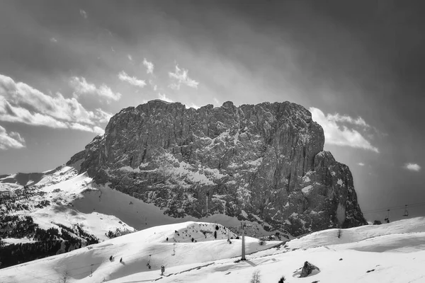 흰색으로 이탈리아 돌덩어리 암석층 — 스톡 사진