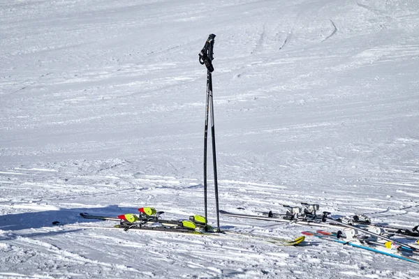 Ski Poles Stand Upright White Snow Some Different Colored Skis — Stock Photo, Image