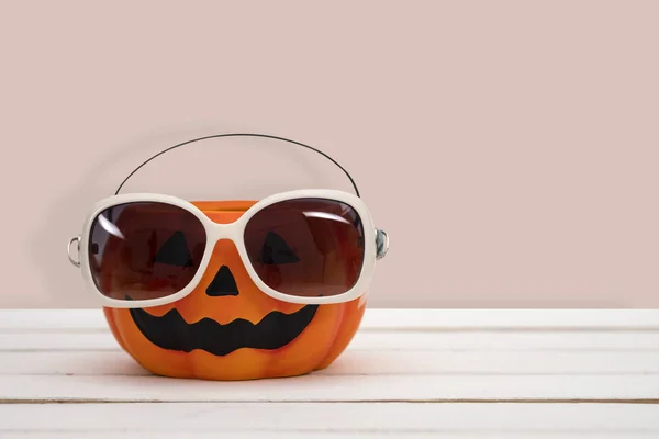 Citrouille Halloween Avec Des Lunettes Sur Fond Rose Halloween Concept — Photo