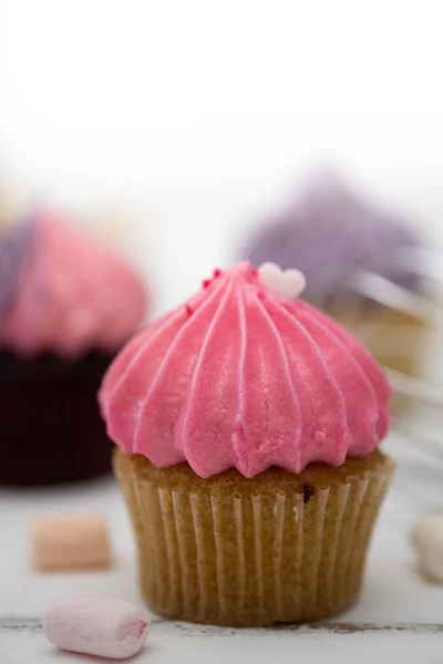 Smakelijke Mini Cupcakes Een Vintage Achtergrond Zoete Dessert Voor Kerst — Stockfoto