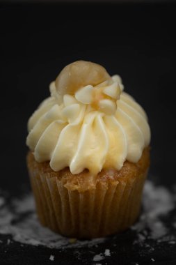 Lezzetli mini kek üzerinde eski bir arka plan, Noel, yeni yıl ve Sevgililer için tatlı tatlı oktay.