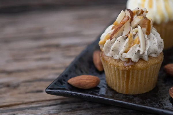 Smakelijke Mini Cupcakes Een Vintage Achtergrond Zoete Dessert Voor Kerst — Stockfoto