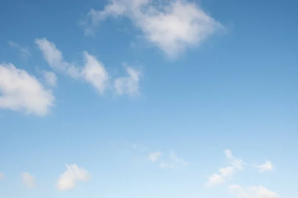 Cielo Blu Con Piccole Nuvole Sfondo Giorno Compensazione — Foto Stock