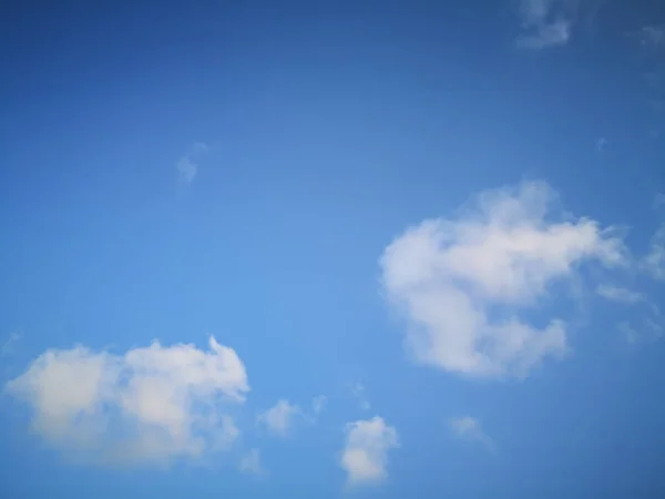 Céu Azul Com Nuvens Minúsculas Fundo Dia Limpeza — Fotografia de Stock