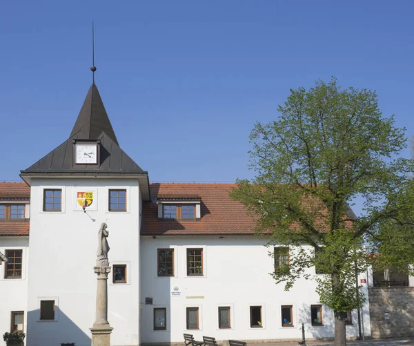 Tsjechië Praag Dolni Pocernice April 2018 Oude Dorp Stadhuis Met — Stockfoto