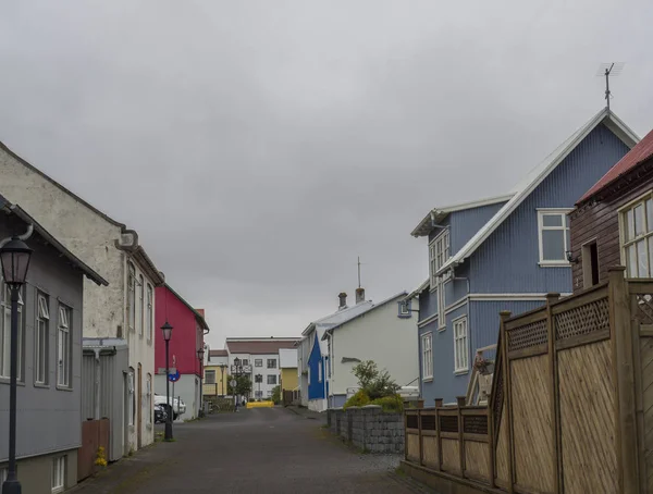 Rue Latérale Avec Vieilles Maisons Lampadaires Dans Ville Keflevik Islande — Photo
