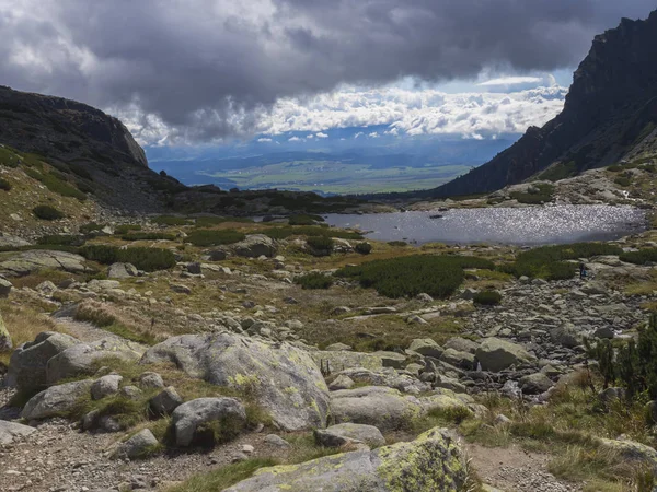 Valle Mlynska Dolina Las Montañas Eslovaquia Con Vista Pueblo Strbske — Foto de Stock