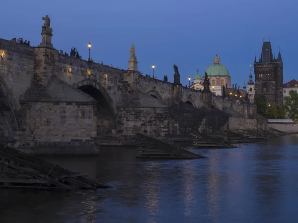 View of iluminated Charles Bridge in from Kampa, Czech Republic. Gothic Charles Bridge is one of the most visited sights in Prague. Architecture and landmark of Prague, night blue hour after sunset — Stock Photo, Image