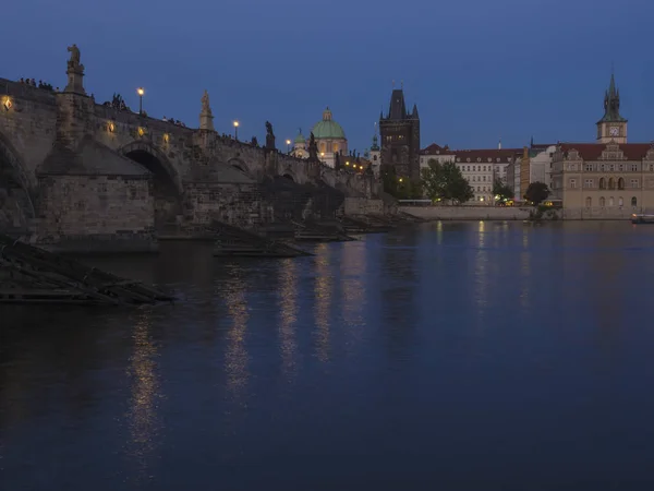 View of iluminated Charles Bridge in from Kampa, Czech Republic. Gothic Charles Bridge is one of the most visited sights in Prague. Architecture and landmark of Prague, night blue hour after sunset — Stock Photo, Image