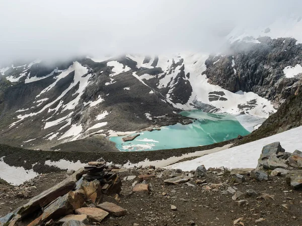 Vista de verano del glaciar Sulzenauferner y el lago glacial de color turquesa y la cascada de hielo derretido. Stubai Alps, Austria —  Fotos de Stock