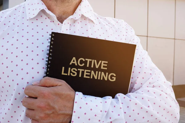 Basılı metni gösteren kavramsal fotoğraf Active Listening