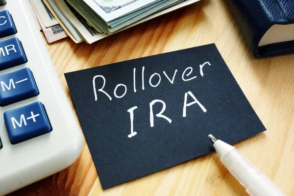 İş fotoğrafında el yazısı Rollover Ira görülüyor.