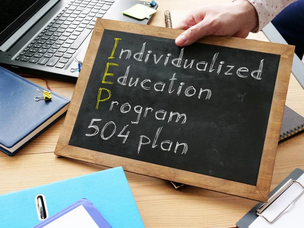 Bireysel eğitim programı IEP 504 planı kavramsal iş fotoğrafında gösterilmektedir
