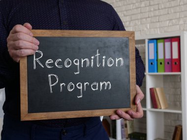 Kavramsal iş fotoğrafında tanıma programı gösterilir