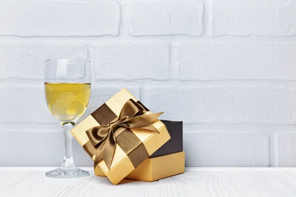 Bicchiere Con Vino Bianco Degustazione Confezione Regalo Una Romantica Sorpresa — Foto Stock