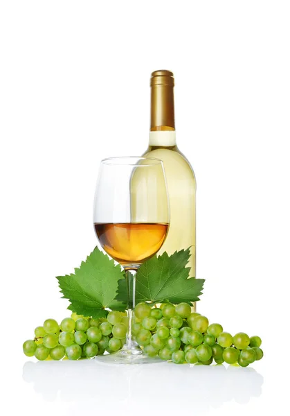 Butelka Szkła Degustacji Świeżych Winogron Białym Tle — Zdjęcie stockowe