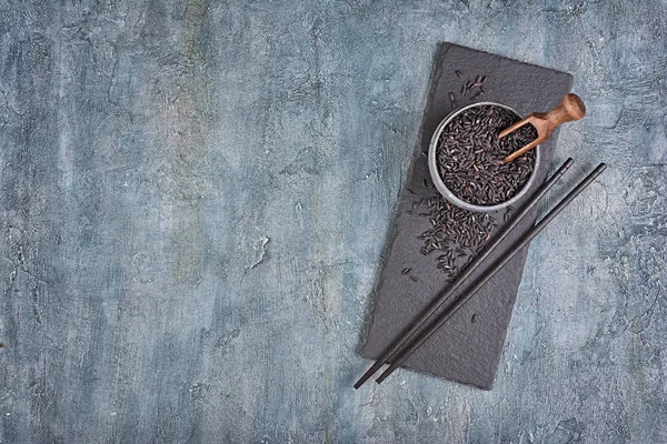 Bowl Uncooked Black Rice Wooden Chinese Chopsticks Slate Board Blue — Stock Photo, Image