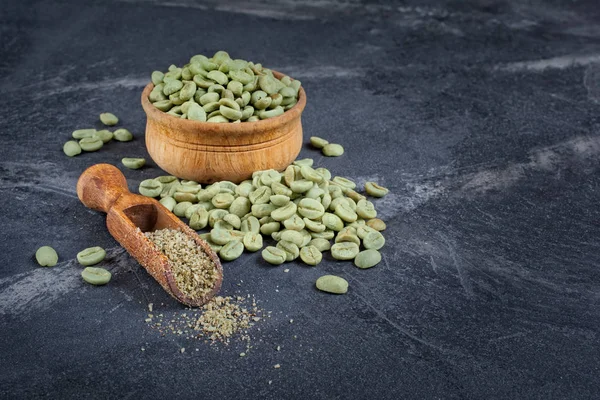 Café Crudo Verde Sin Tostar Tazón Madera Con Frijoles Molidos —  Fotos de Stock