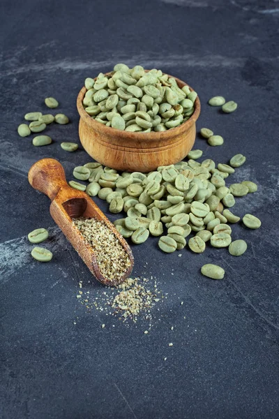 Café Crudo Verde Sin Tostar Tazón Madera Con Frijoles Molidos —  Fotos de Stock