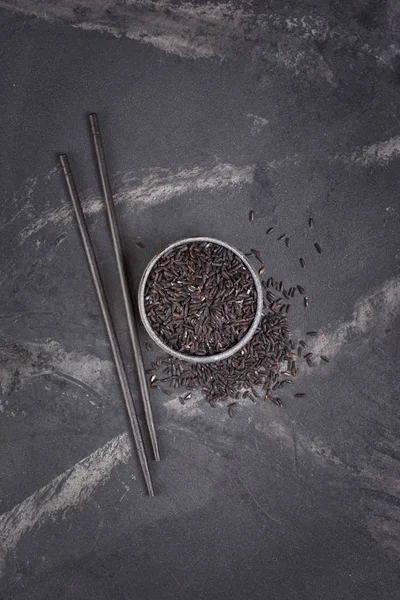 Top View Uncooked Black Rice Gray Bowl Wooden Chinese Chopsticks — Stock Photo, Image