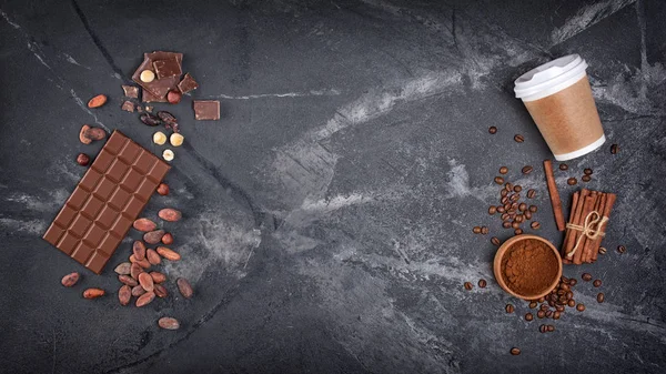 Ovanifrån Disponibel Take Out Mockup Cup Med Kryddor Och Chokladkakor — Stockfoto