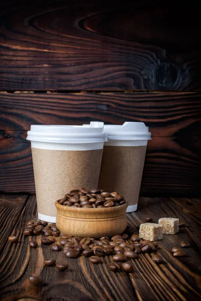 Wegwerp Take Out Mockup Papieren Bekers Met Koffiebonen Voor Espresso — Stockfoto