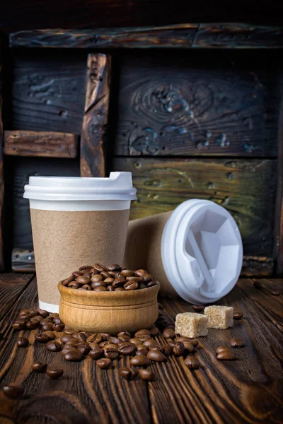 Wegwerp Take Out Mockup Papieren Bekers Met Koffiebonen Voor Ochtend — Stockfoto