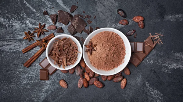 Vue Dessus Poudre Cacao Des Pépites Chocolat Dans Bol Blanc — Photo