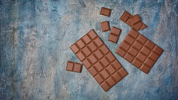 Bovenaanzicht Van Smakelijke Gebroken Chocoladerepen Als Snack Als Ingrediënt Voor — Stockfoto