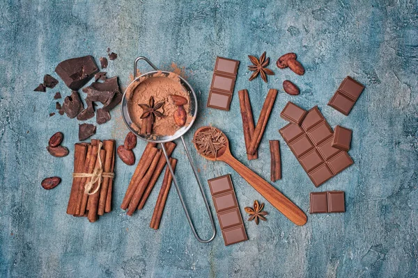 Vista Superior Cacau Coador Com Chocolate Feijão Cacau Especiarias Como — Fotografia de Stock