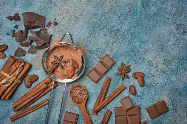 Вид Зверху Какао Порошок Пляшці Шоколадом Какао Бобами Спеціями Інгредієнти — стокове фото